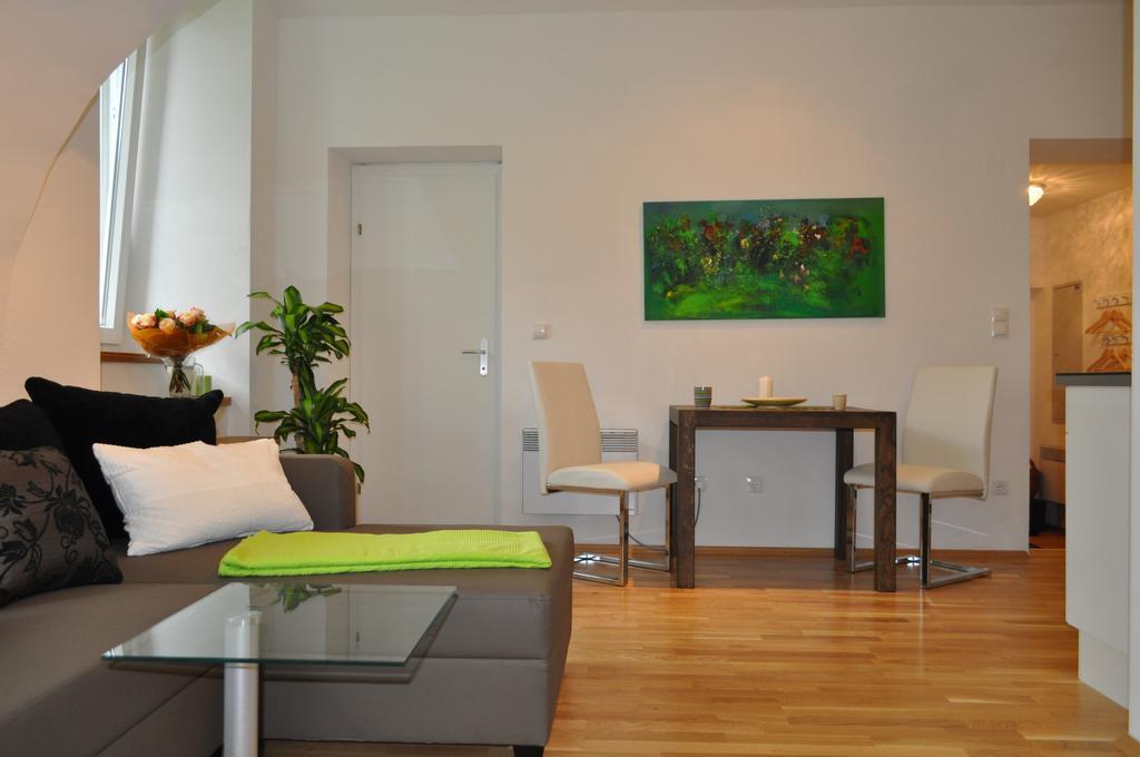 Ferienwohnung Im Univiertel Mit Garten Graz Exterior photo